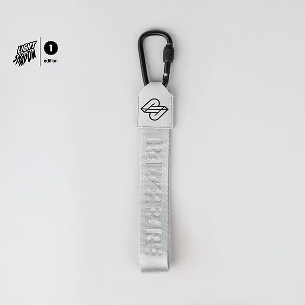 Raw2Rare 2Hook Album Carabiner - White